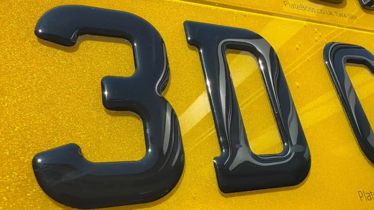 What Are 3D Gel Plates? A Simple UK Guide 2 What are 3D gel plates? Close-up of glossy raised 3D gel characters on a yellow plate
